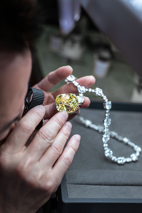 Tiffany Diamond Workshop Images 3 | Lady GAGA s Tiffanyho Diamantem na Oscarech 71
