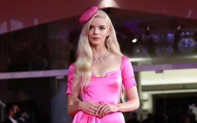 ANYA TAYLOR-JOY ZÁŘÍ S TIFFANY & CO. V BENÁTKÁCH